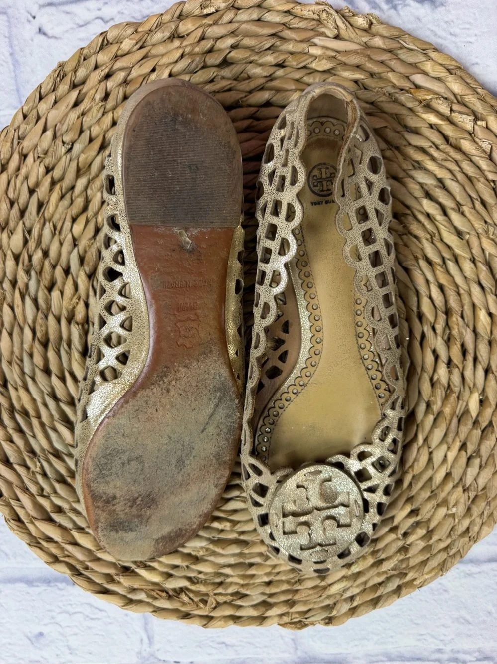Tory Burch “Mira” Metallic Gold Leather Laser-Cut Logo Ballet Flats. Size 8.5